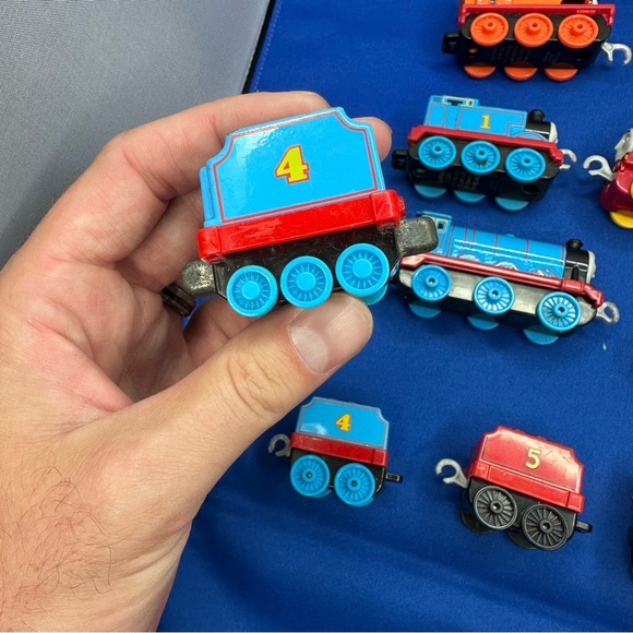 Lots of 13 Thomas & Friends Trains w/ 1 Brio Train - Picture 10 of 12